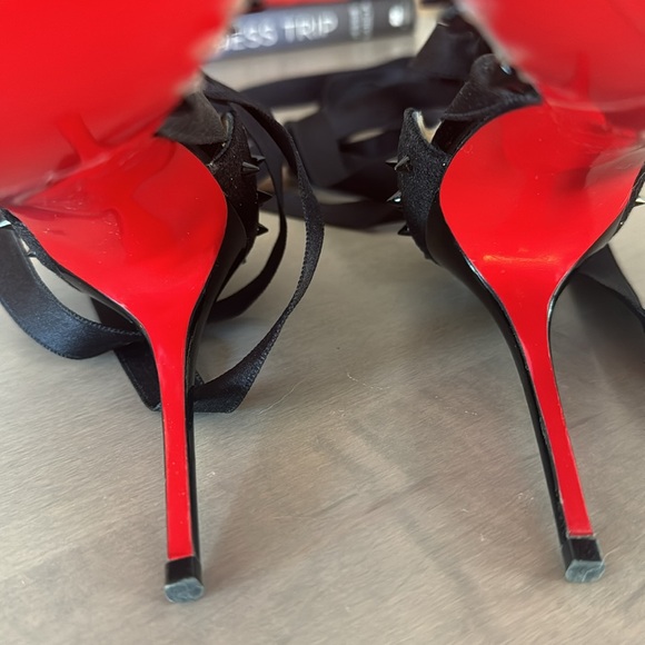 Christian Louboutin - Picture 9 of 11